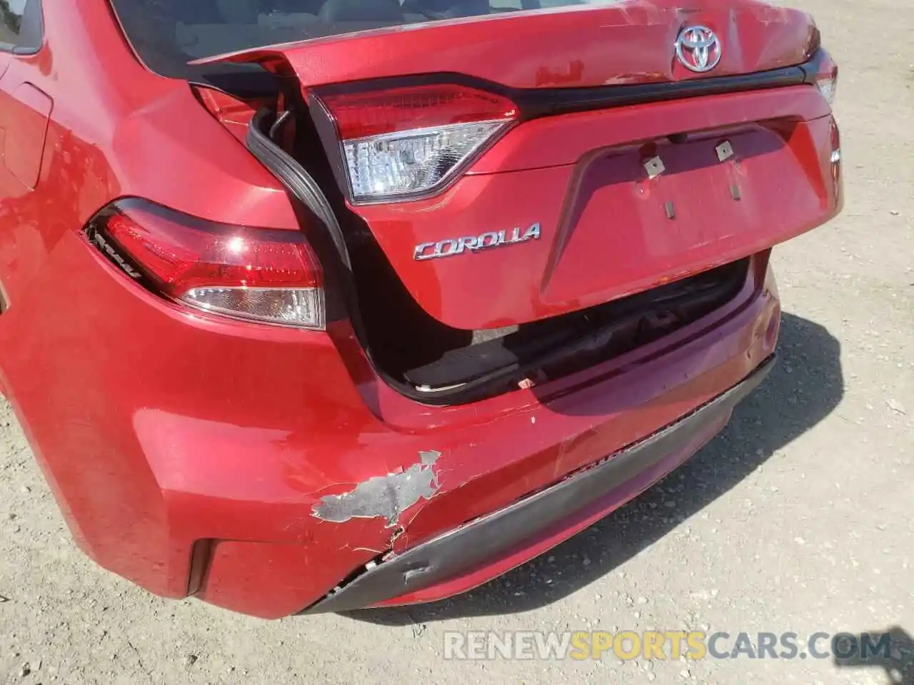 9 Photograph of a damaged car 5YFEPMAE4MP213726 TOYOTA COROLLA 2021