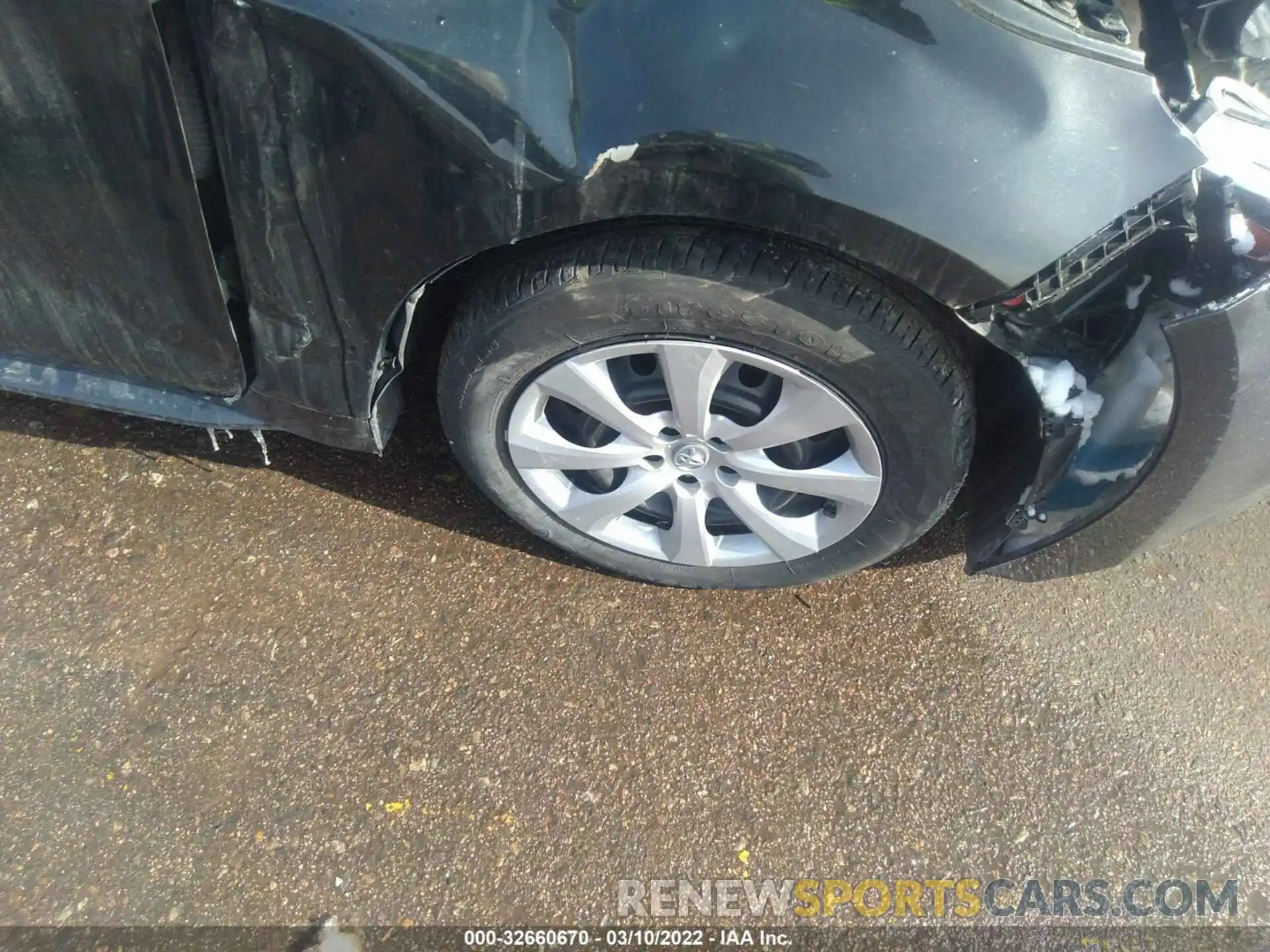 15 Photograph of a damaged car 5YFEPMAE4MP221261 TOYOTA COROLLA 2021