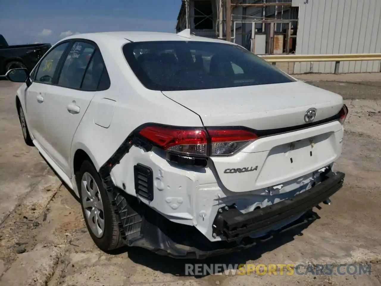 3 Photograph of a damaged car 5YFEPMAE4MP237136 TOYOTA COROLLA 2021