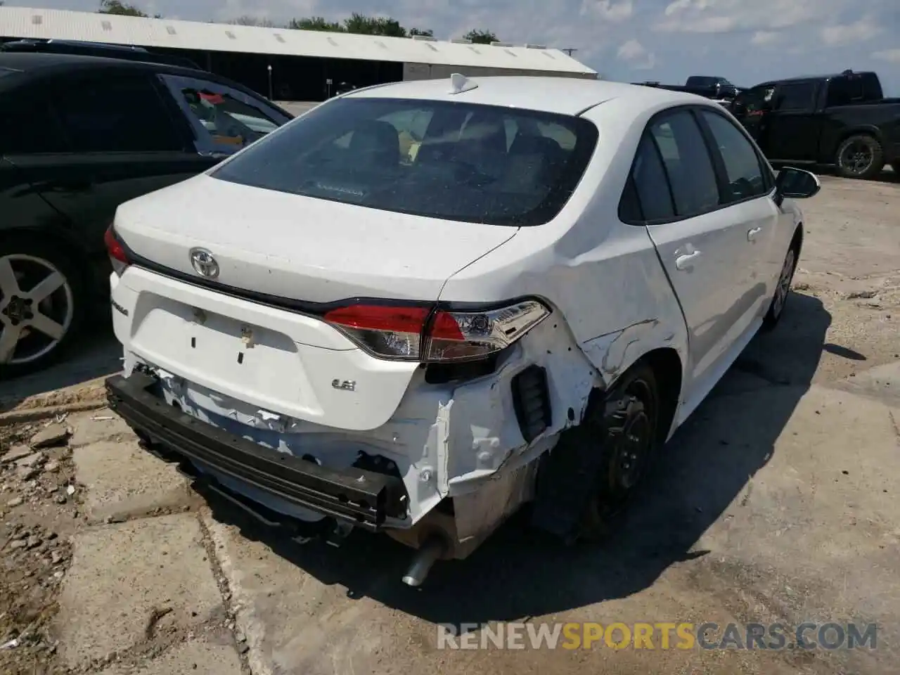 4 Photograph of a damaged car 5YFEPMAE4MP237136 TOYOTA COROLLA 2021