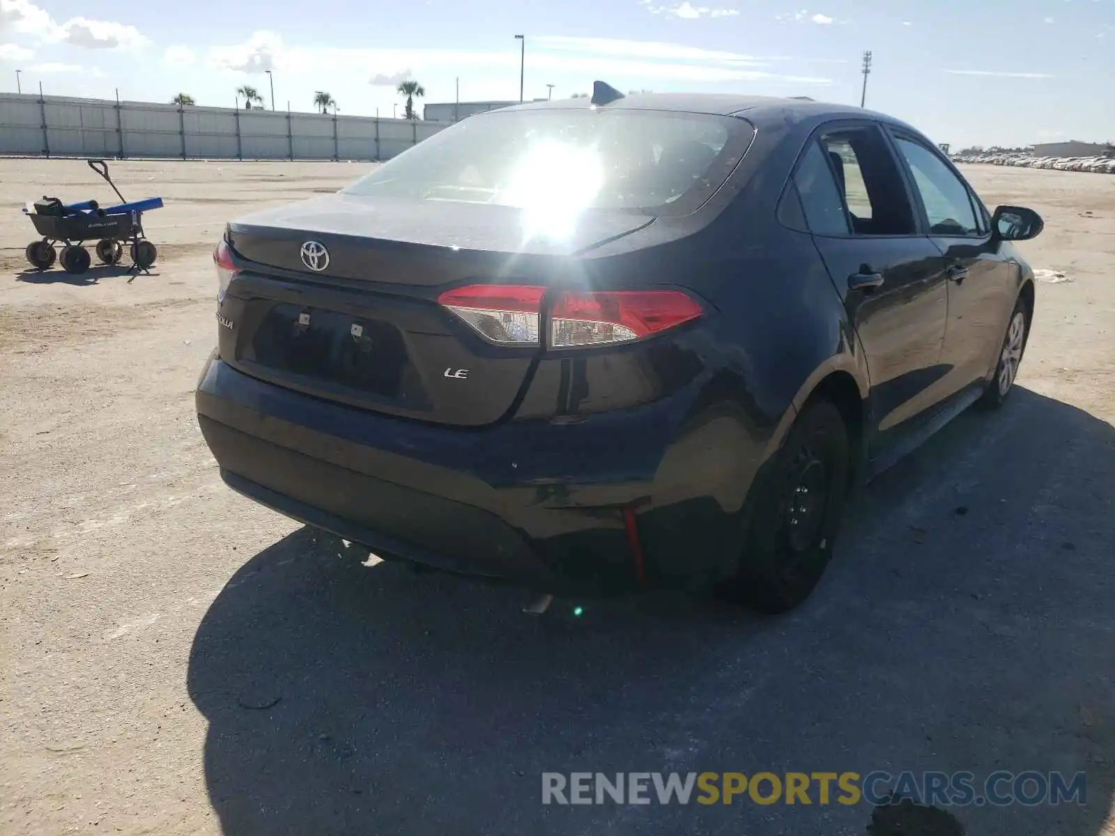 4 Photograph of a damaged car 5YFEPMAE4MP256270 TOYOTA COROLLA 2021