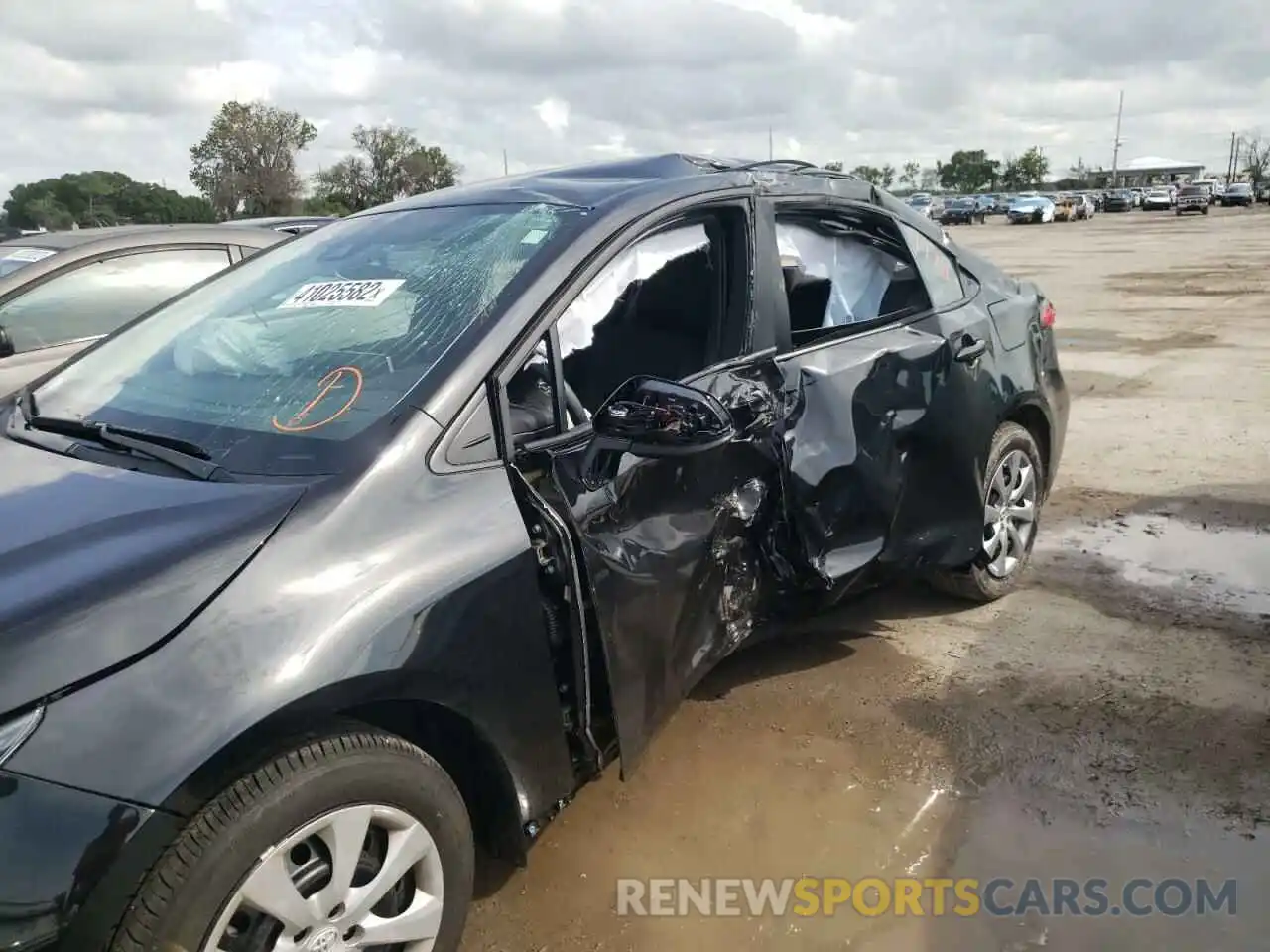 10 Photograph of a damaged car 5YFEPMAE4MP257435 TOYOTA COROLLA 2021