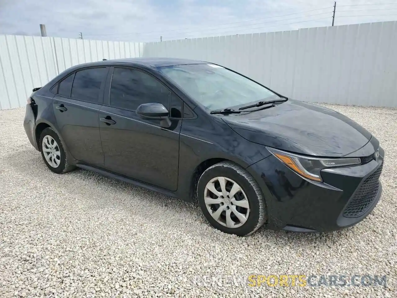 4 Photograph of a damaged car 5YFEPMAE4MP259346 TOYOTA COROLLA 2021