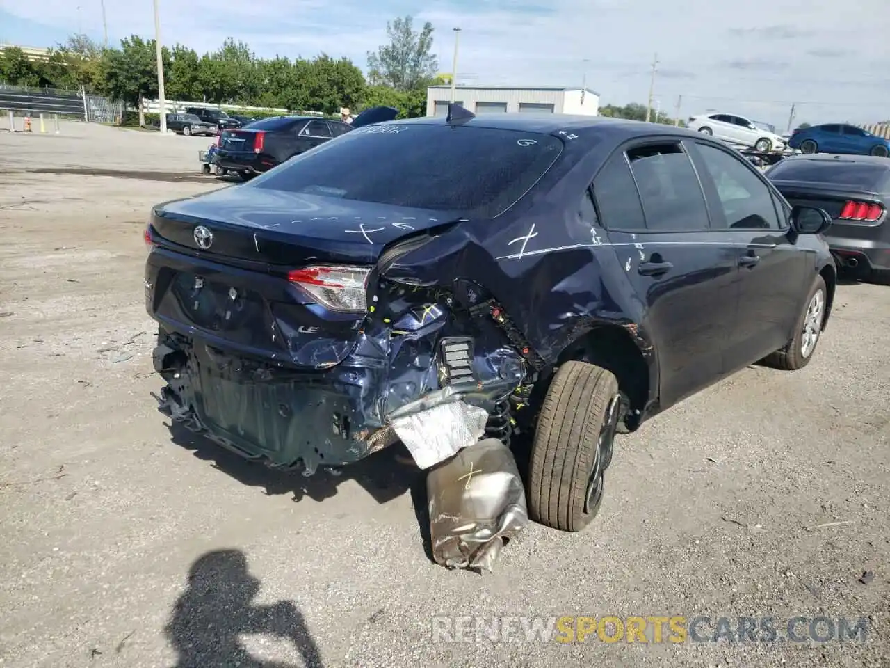 4 Photograph of a damaged car 5YFEPMAE4MP259461 TOYOTA COROLLA 2021