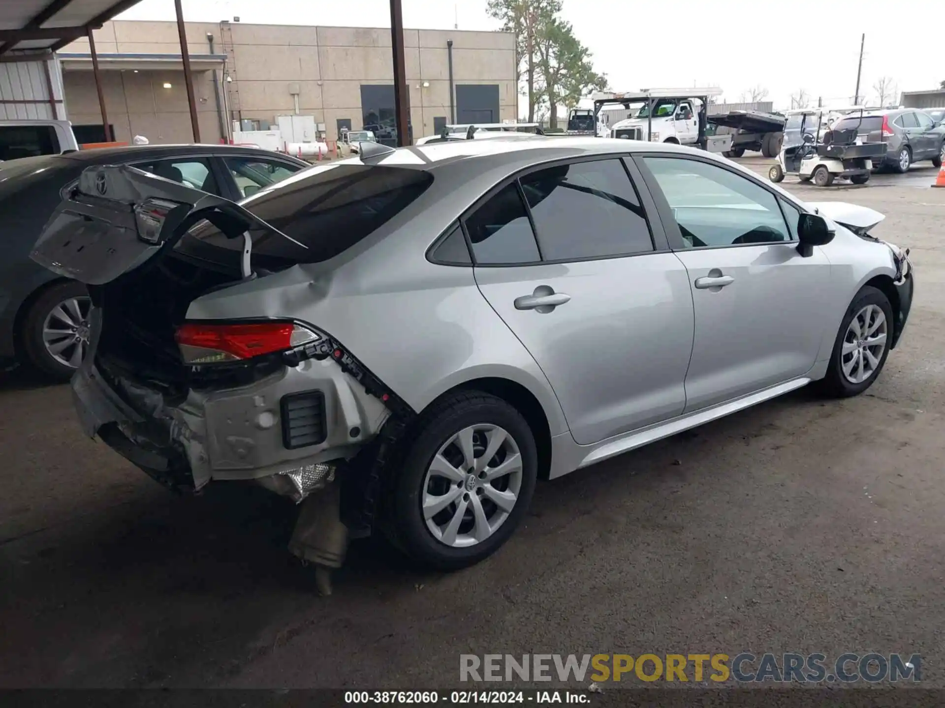 4 Photograph of a damaged car 5YFEPMAE4MP262456 TOYOTA COROLLA 2021