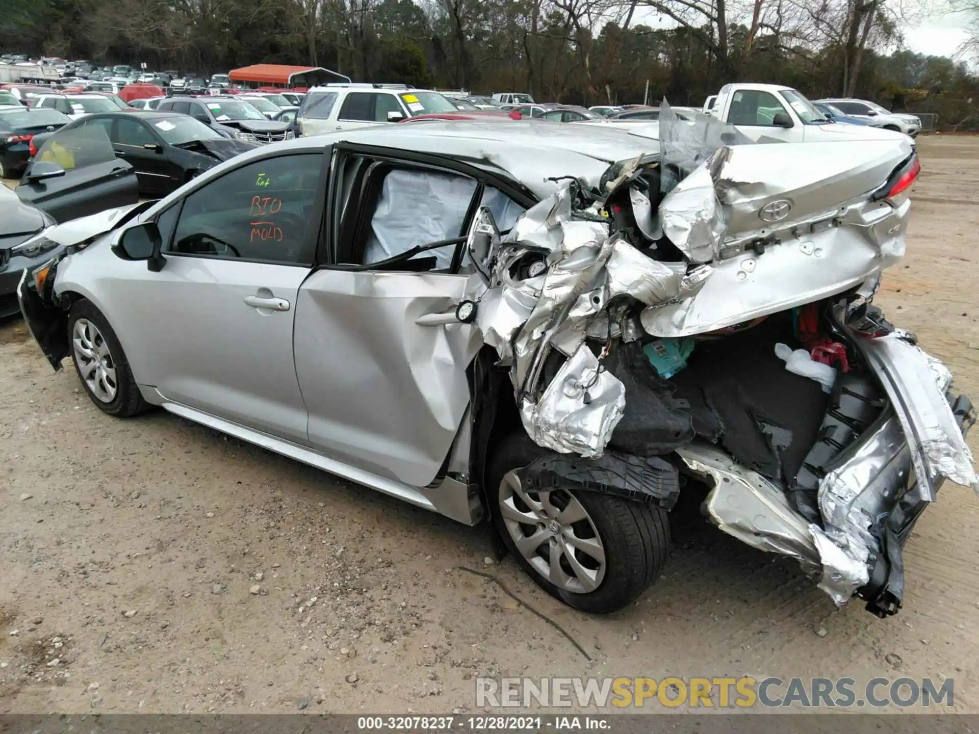 3 Photograph of a damaged car 5YFEPMAE5MP151463 TOYOTA COROLLA 2021