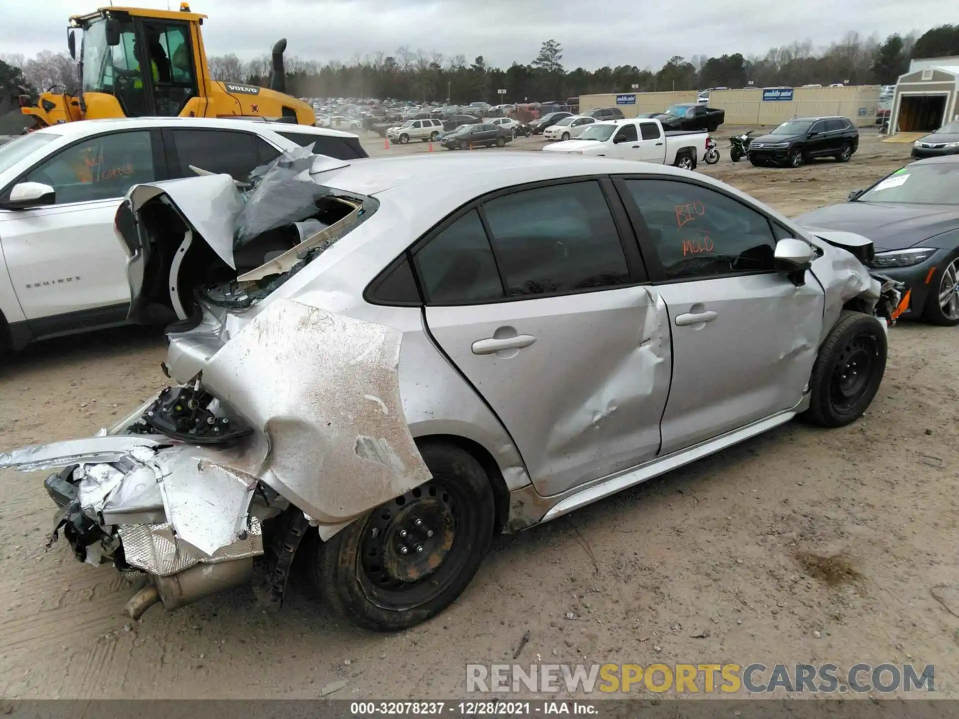 4 Photograph of a damaged car 5YFEPMAE5MP151463 TOYOTA COROLLA 2021