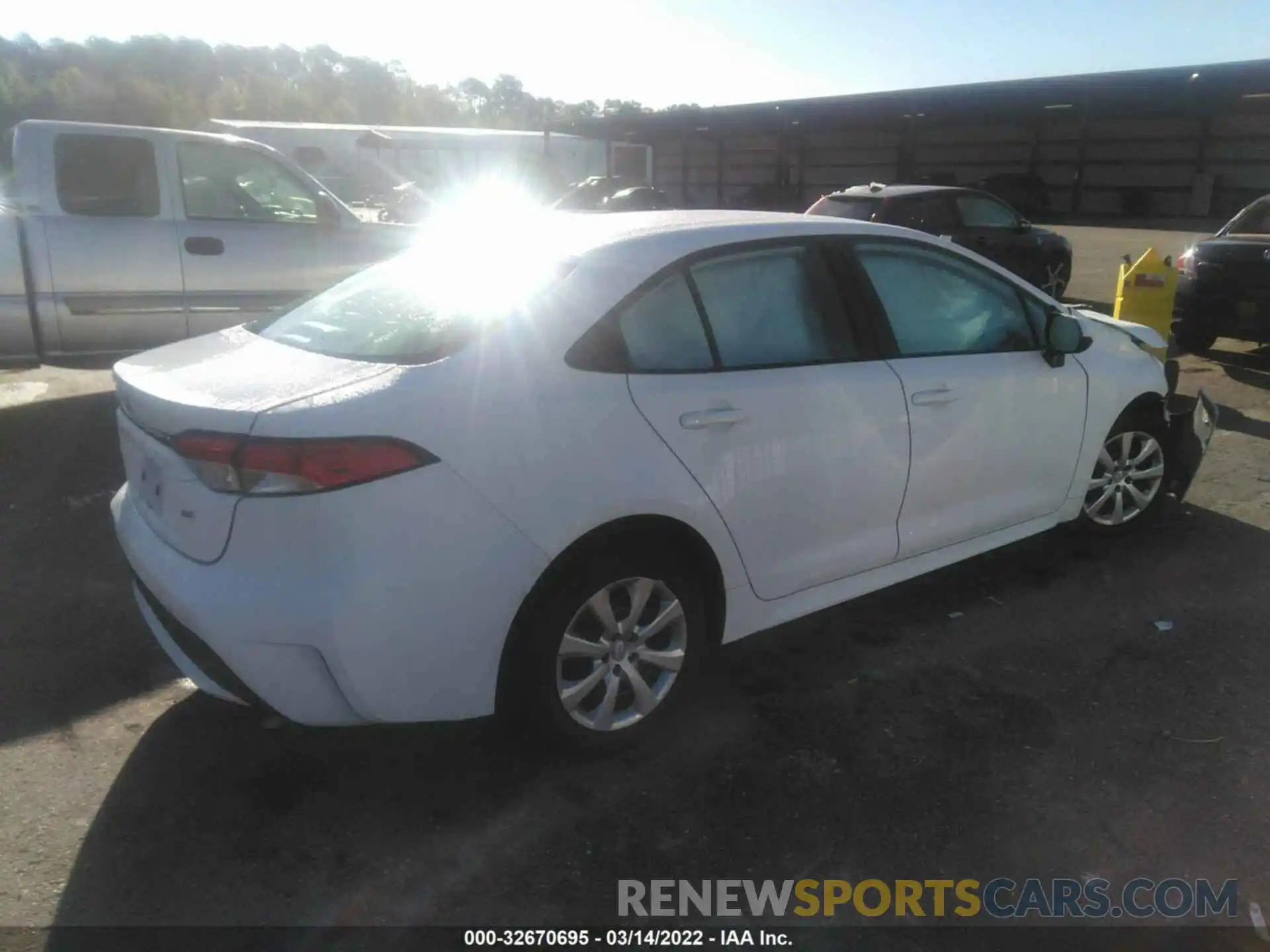 4 Photograph of a damaged car 5YFEPMAE5MP185824 TOYOTA COROLLA 2021