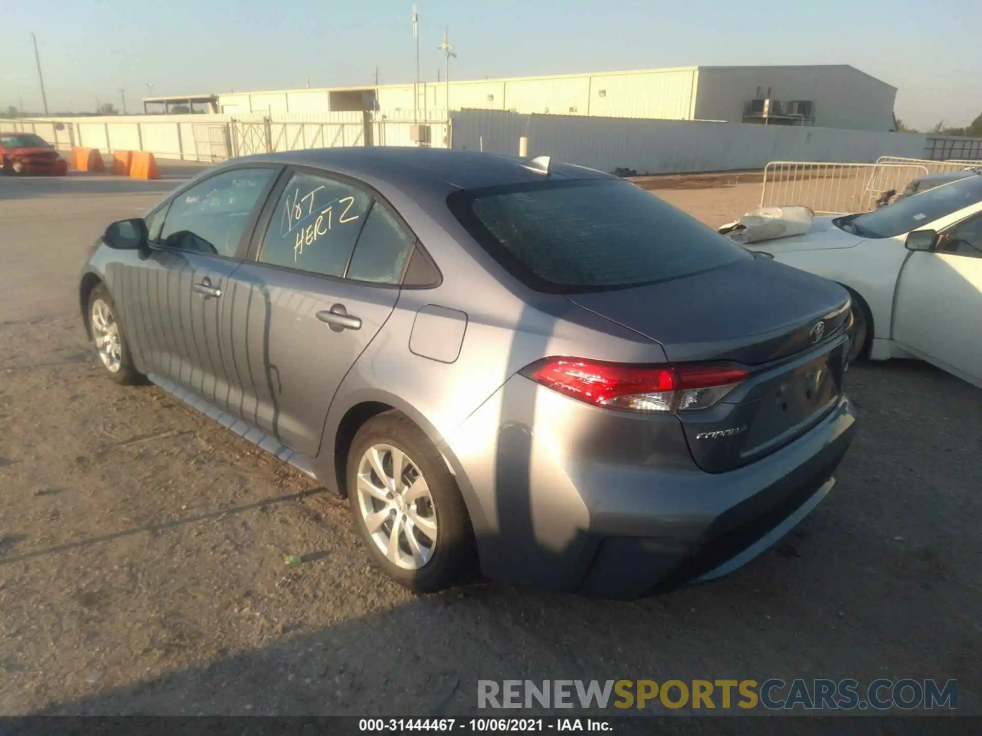 3 Photograph of a damaged car 5YFEPMAE5MP186701 TOYOTA COROLLA 2021