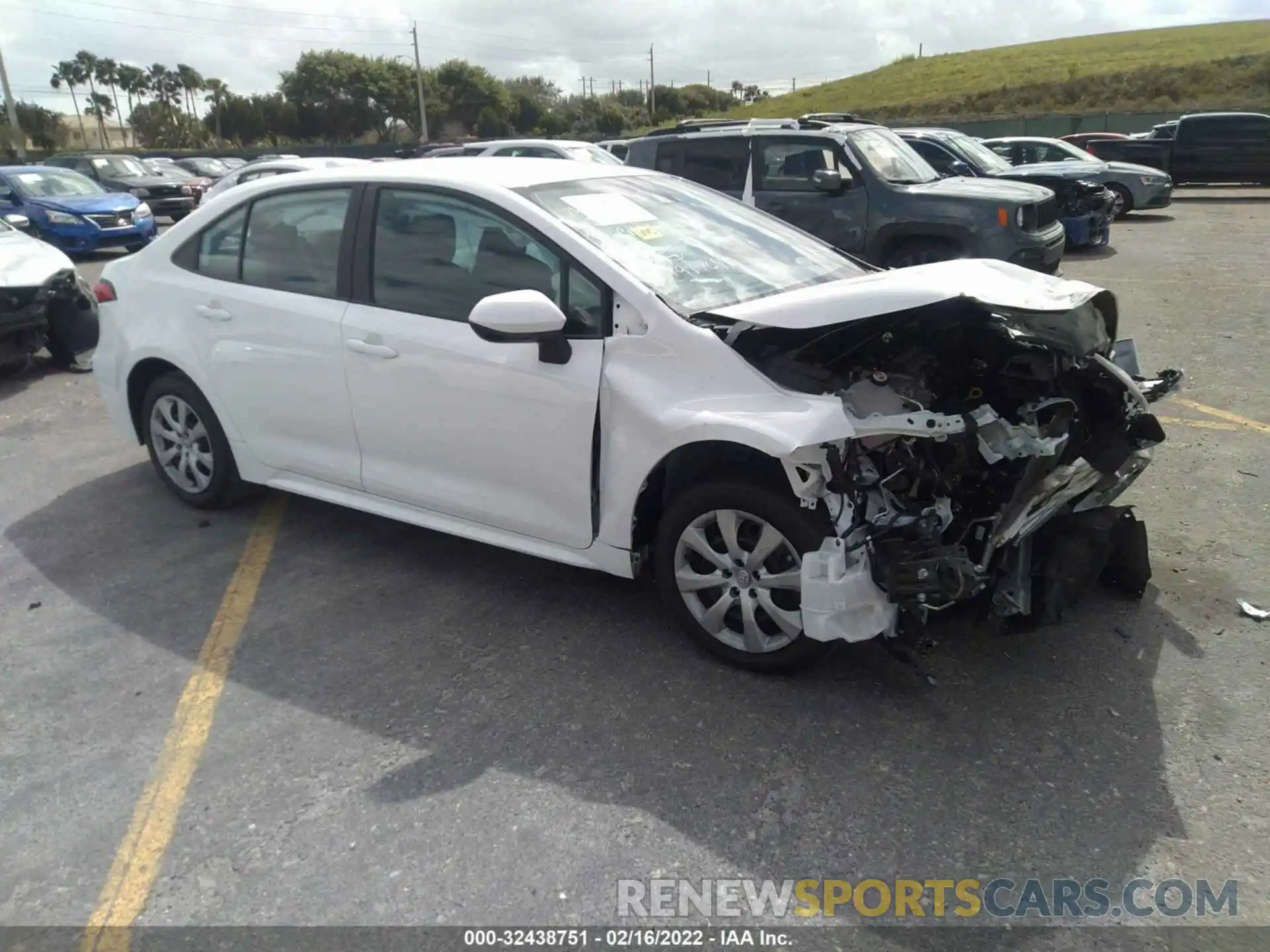 1 Photograph of a damaged car 5YFEPMAE5MP196967 TOYOTA COROLLA 2021