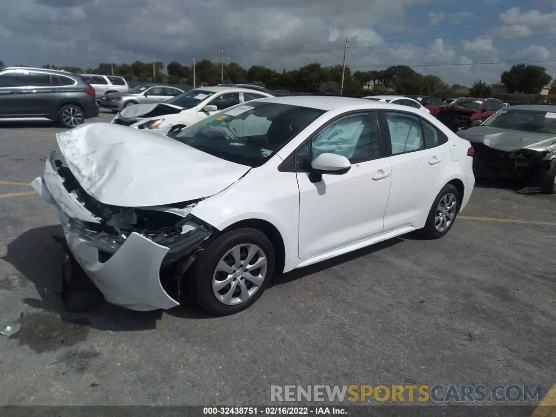 2 Photograph of a damaged car 5YFEPMAE5MP196967 TOYOTA COROLLA 2021