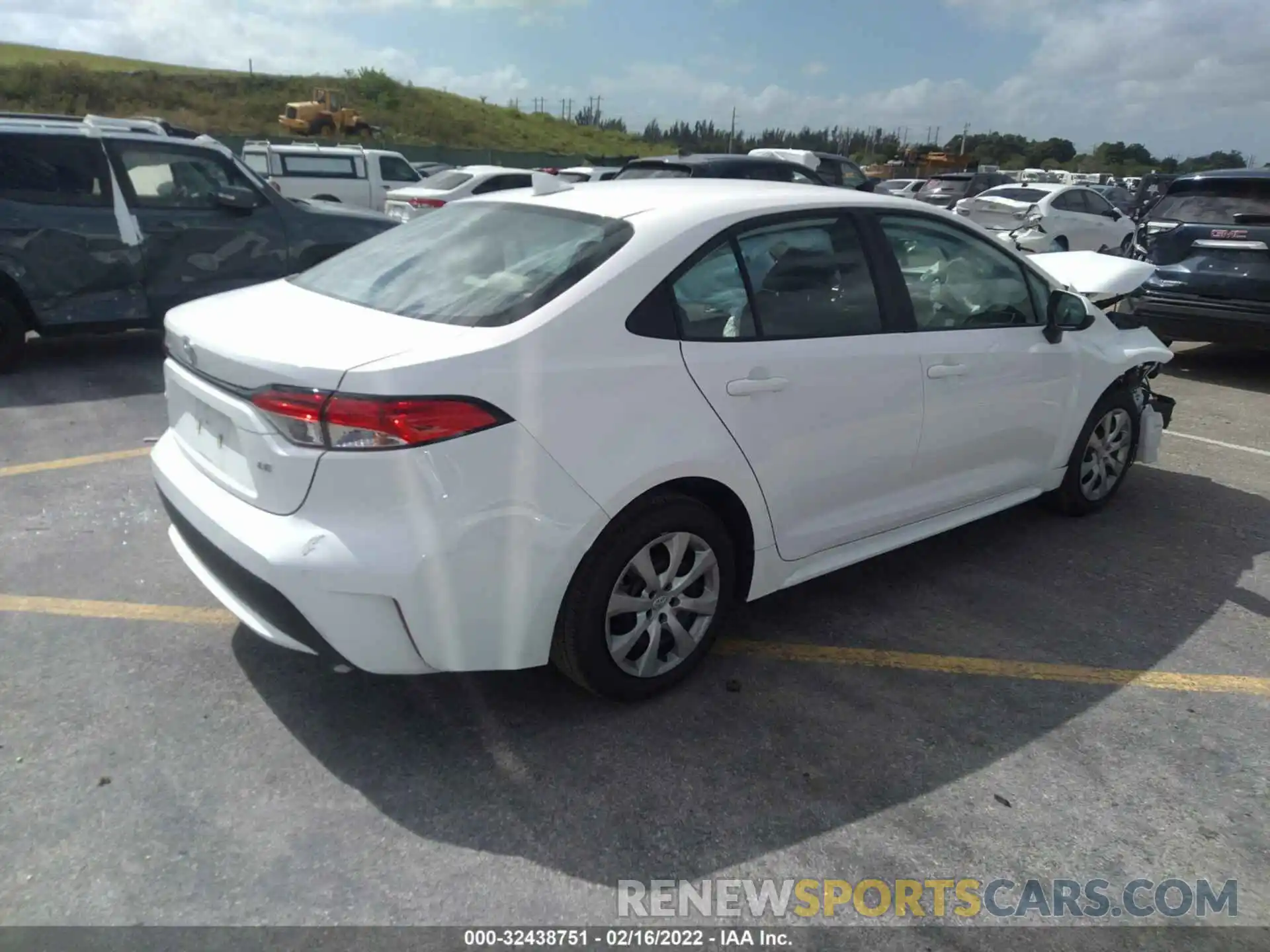 4 Photograph of a damaged car 5YFEPMAE5MP196967 TOYOTA COROLLA 2021