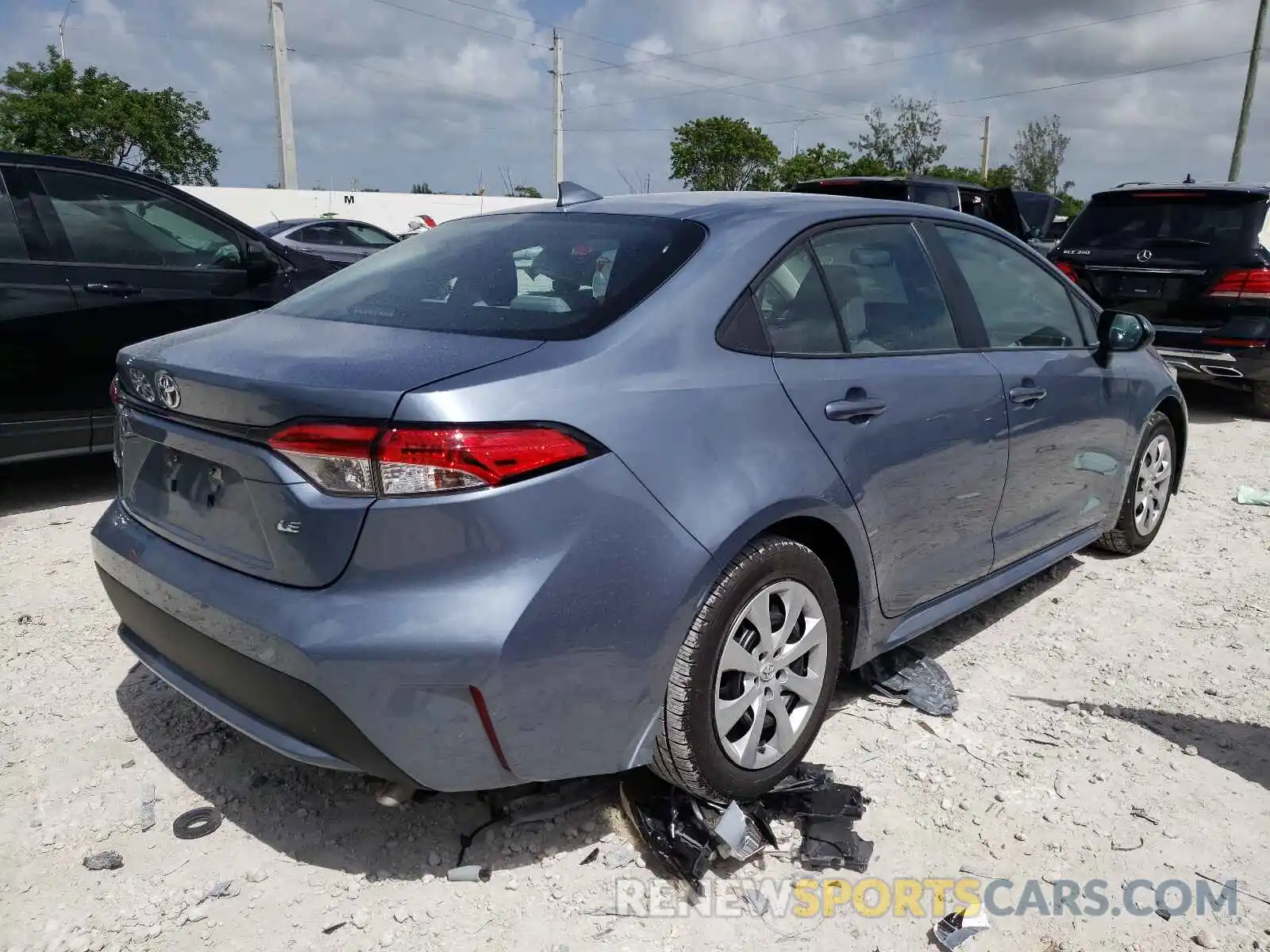 4 Photograph of a damaged car 5YFEPMAE5MP220023 TOYOTA COROLLA 2021