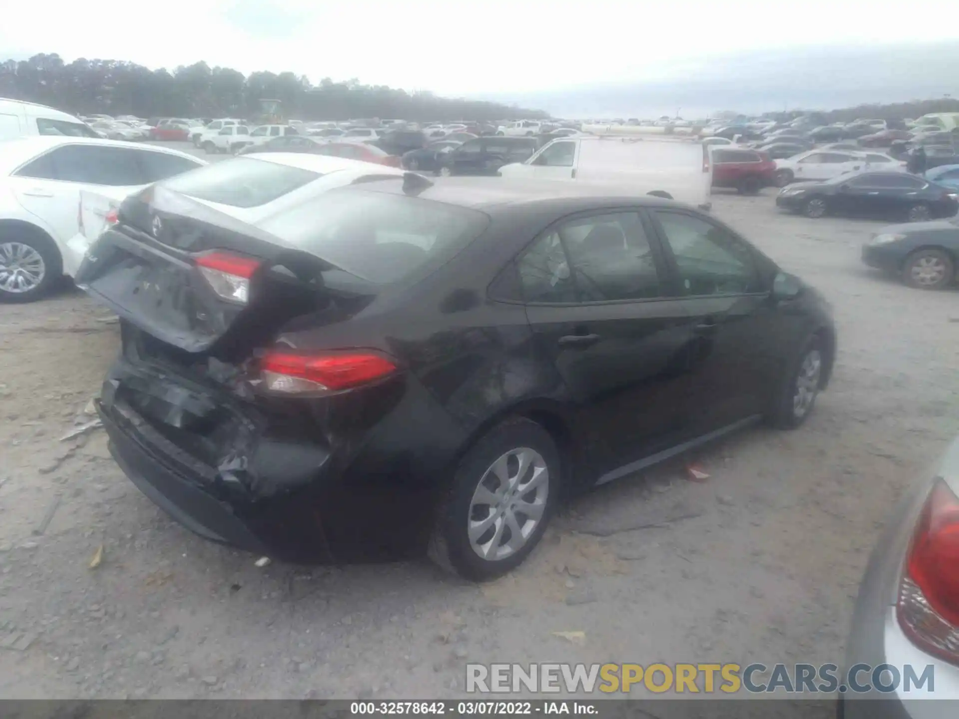 4 Photograph of a damaged car 5YFEPMAE5MP232575 TOYOTA COROLLA 2021