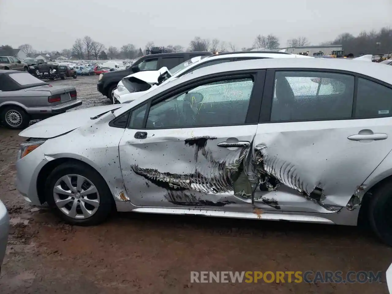 9 Photograph of a damaged car 5YFEPMAE5MP233340 TOYOTA COROLLA 2021