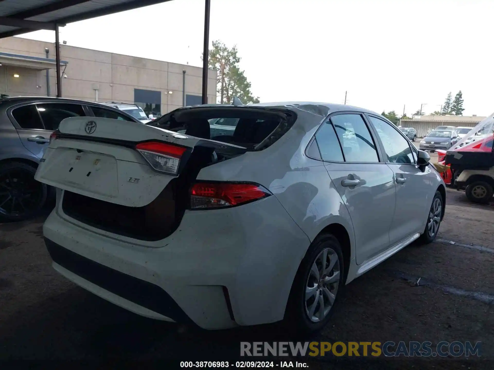 4 Photograph of a damaged car 5YFEPMAE5MP243575 TOYOTA COROLLA 2021