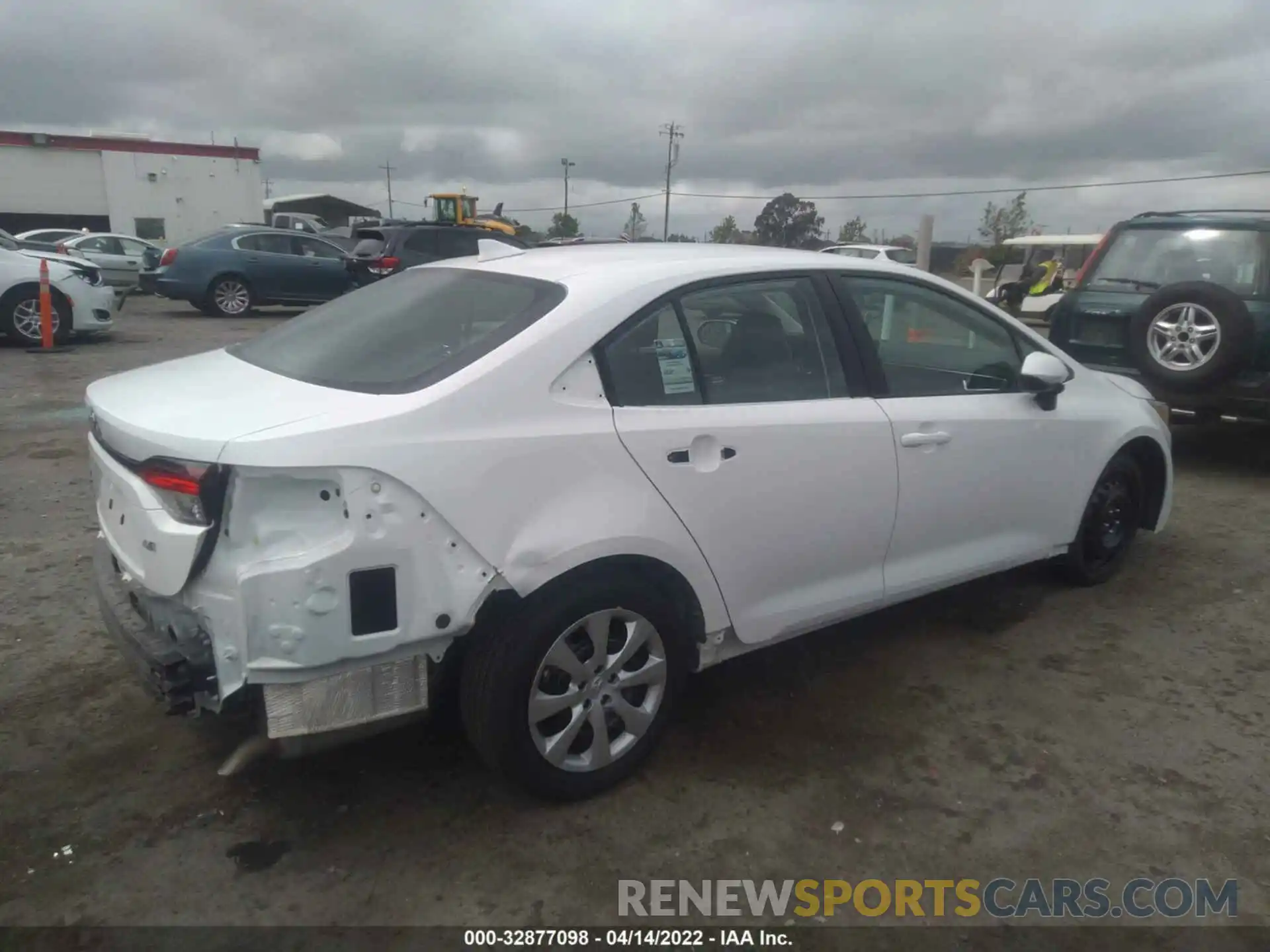 4 Photograph of a damaged car 5YFEPMAE5MP263535 TOYOTA COROLLA 2021