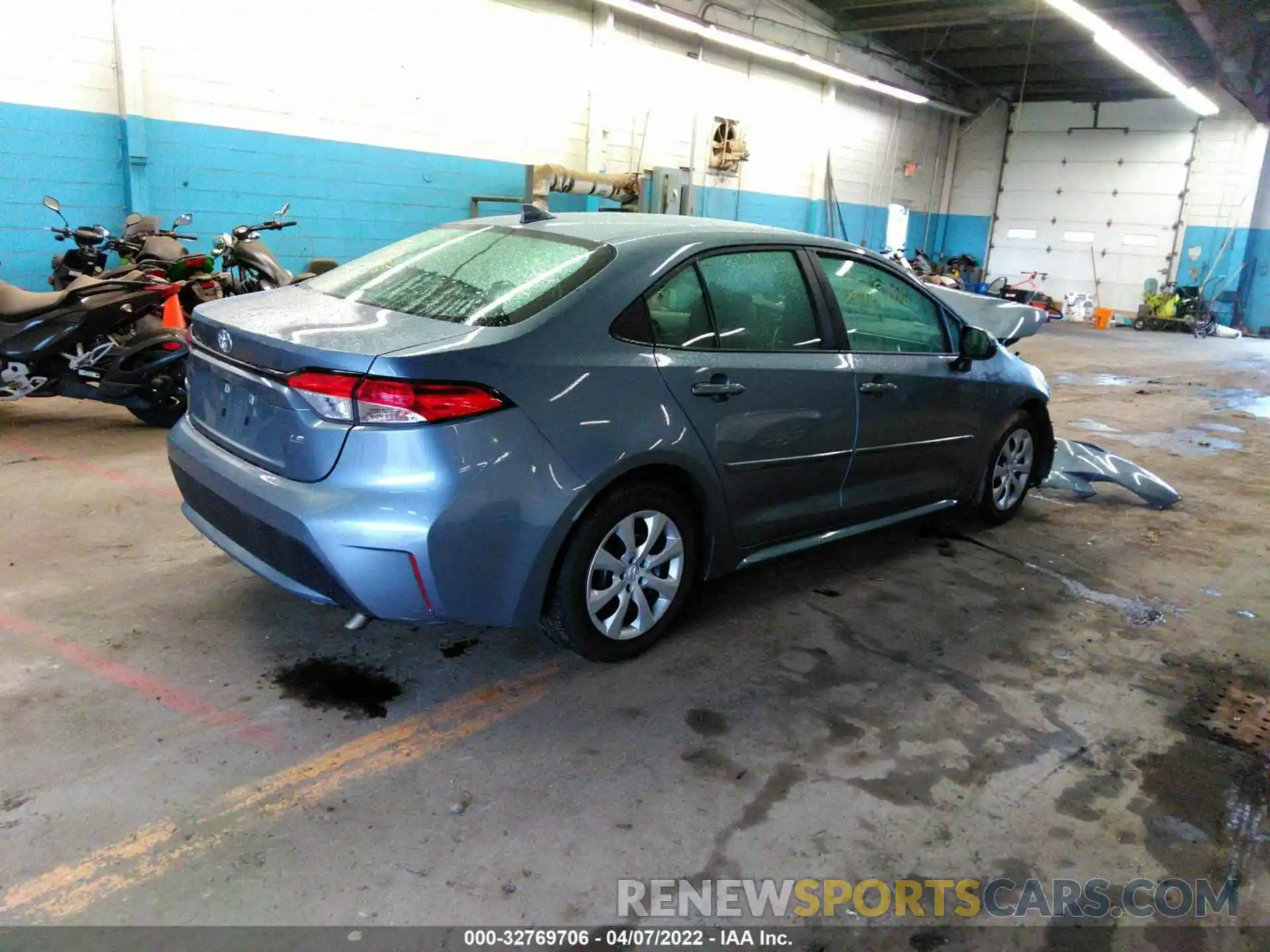 4 Photograph of a damaged car 5YFEPMAE5MP266824 TOYOTA COROLLA 2021