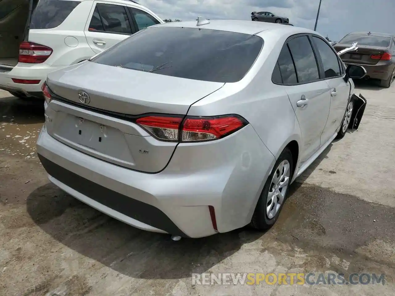 4 Photograph of a damaged car 5YFEPMAE6MP148362 TOYOTA COROLLA 2021