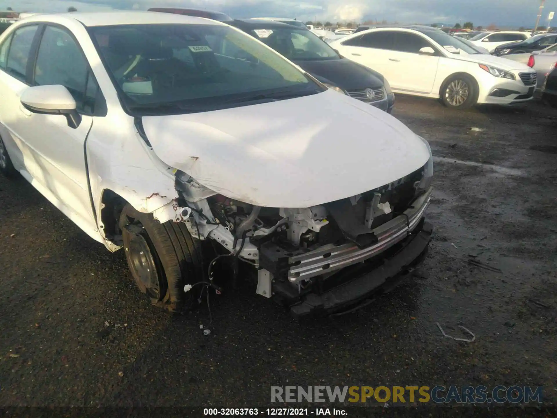 6 Photograph of a damaged car 5YFEPMAE6MP159796 TOYOTA COROLLA 2021