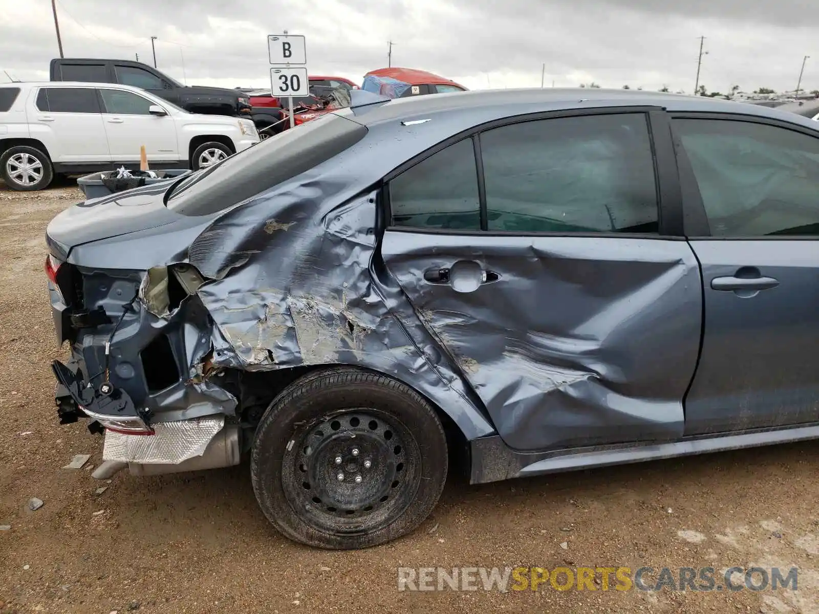 9 Photograph of a damaged car 5YFEPMAE6MP171415 TOYOTA COROLLA 2021