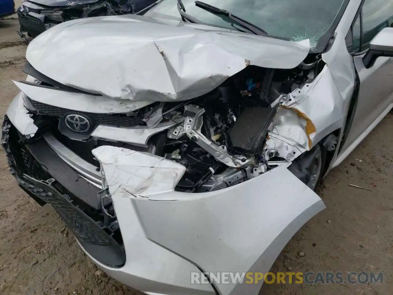 9 Photograph of a damaged car 5YFEPMAE6MP206647 TOYOTA COROLLA 2021