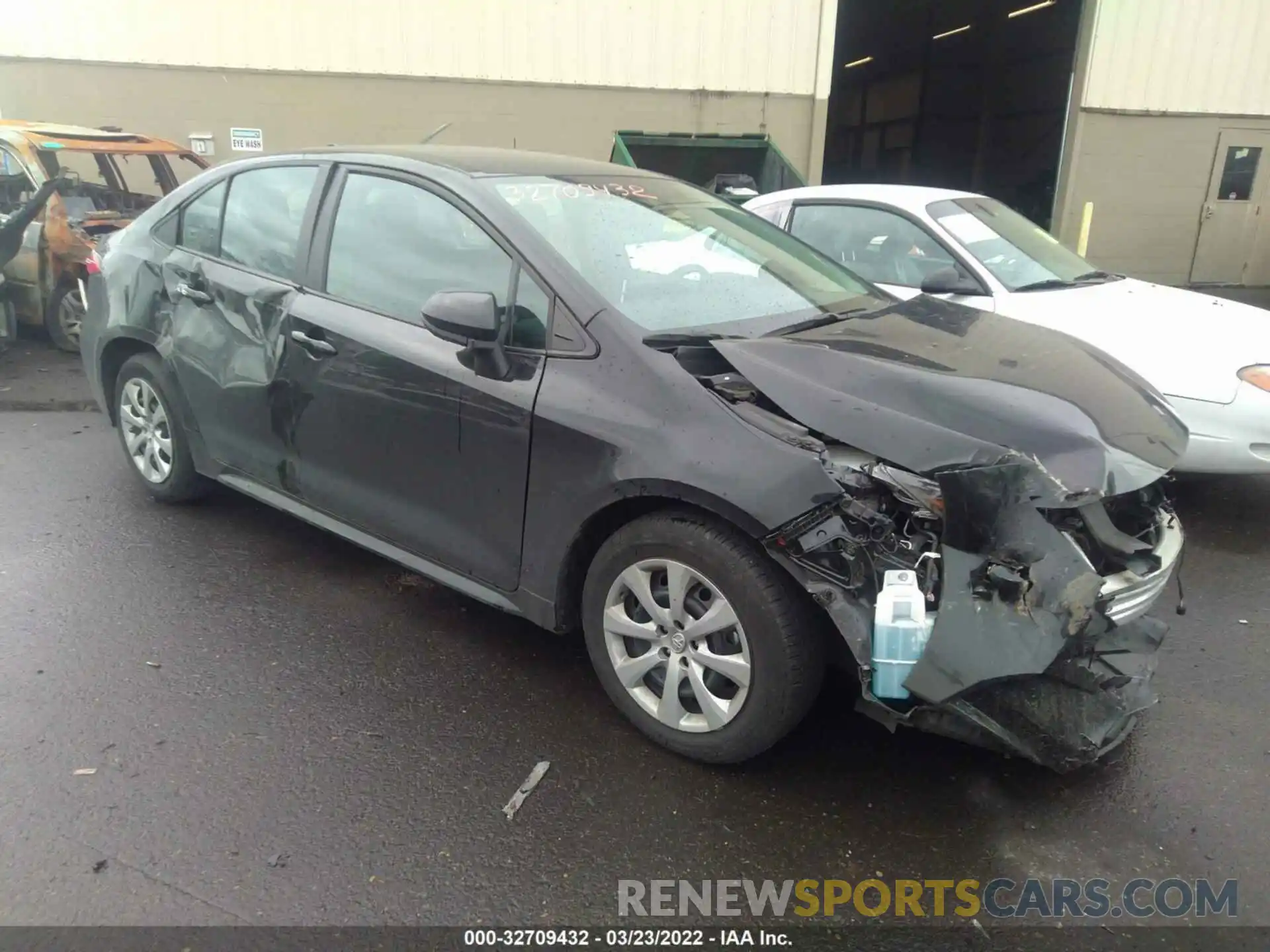 1 Photograph of a damaged car 5YFEPMAE6MP225635 TOYOTA COROLLA 2021