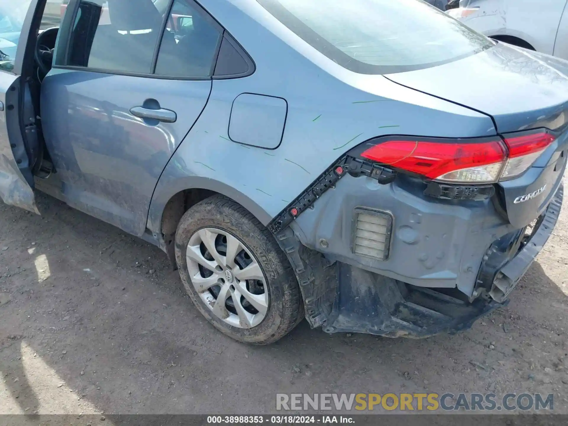 18 Photograph of a damaged car 5YFEPMAE6MP234089 TOYOTA COROLLA 2021