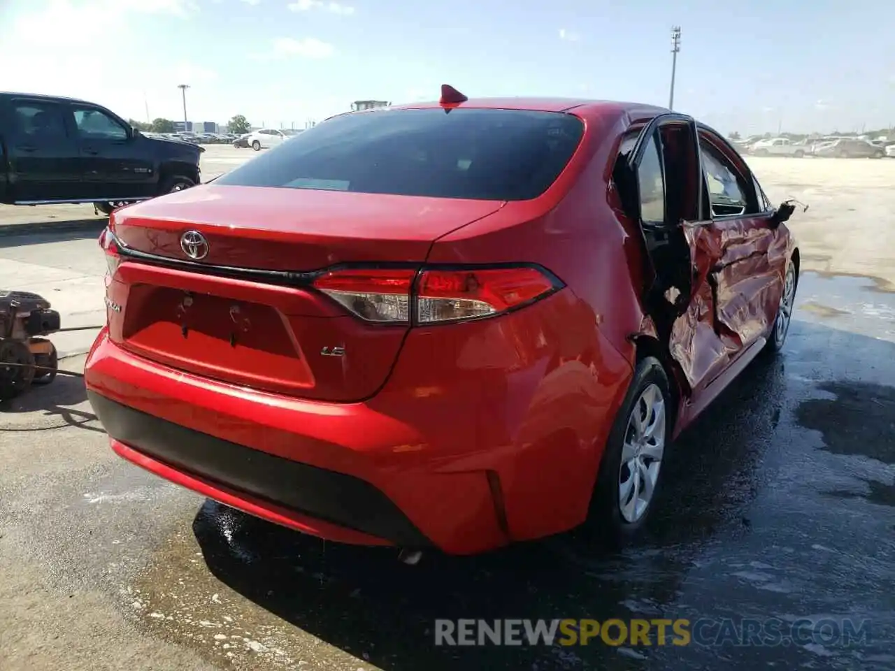 4 Photograph of a damaged car 5YFEPMAE7MP183086 TOYOTA COROLLA 2021