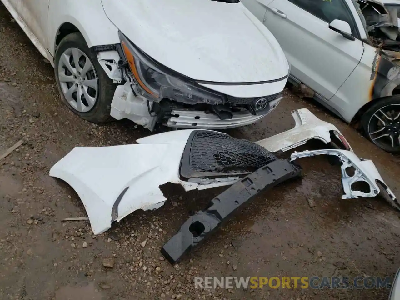 9 Photograph of a damaged car 5YFEPMAE7MP242458 TOYOTA COROLLA 2021