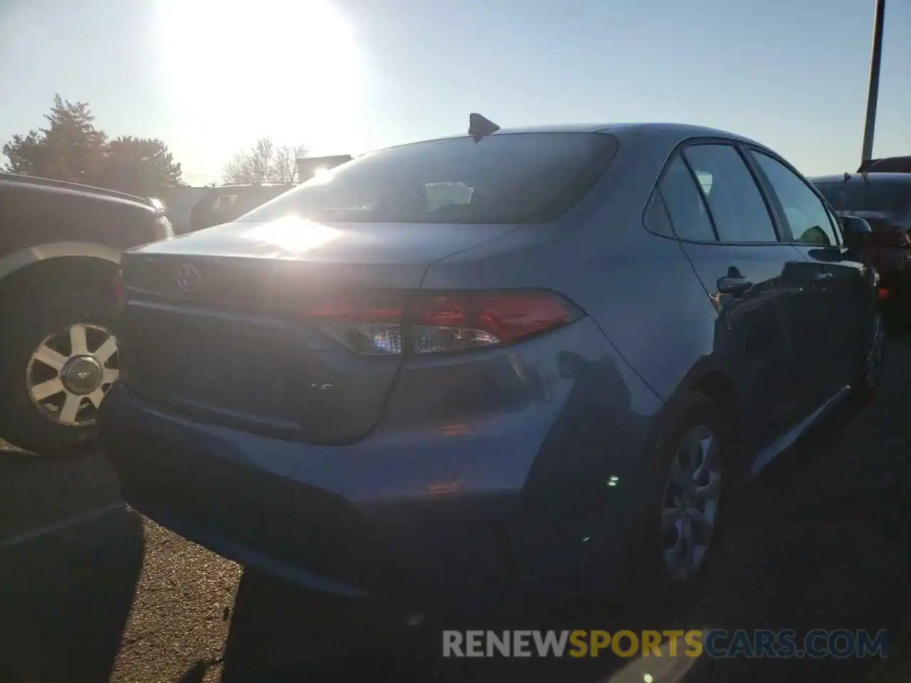 4 Photograph of a damaged car 5YFEPMAE8MP179581 TOYOTA COROLLA 2021