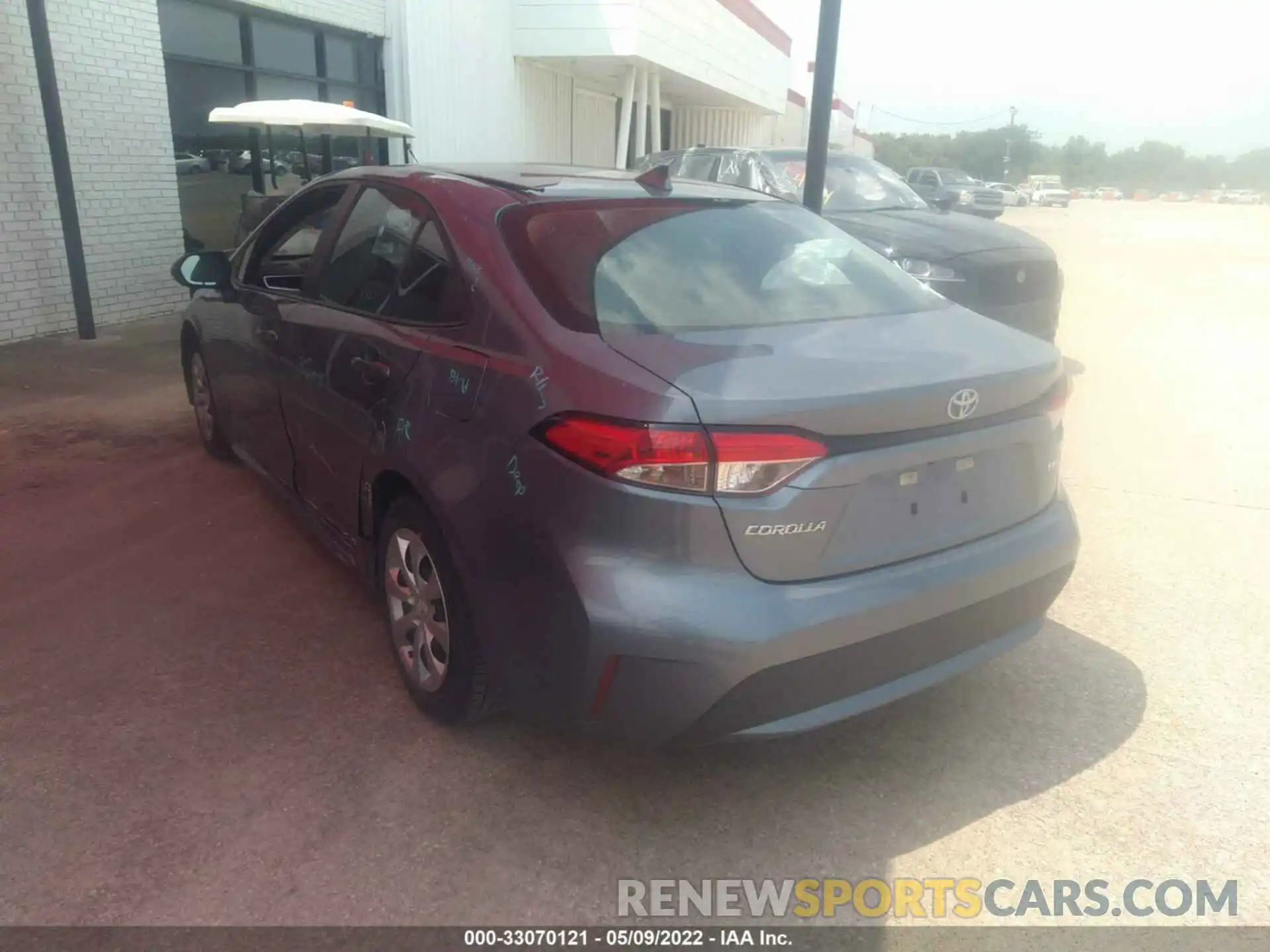 3 Photograph of a damaged car 5YFEPMAE8MP183128 TOYOTA COROLLA 2021