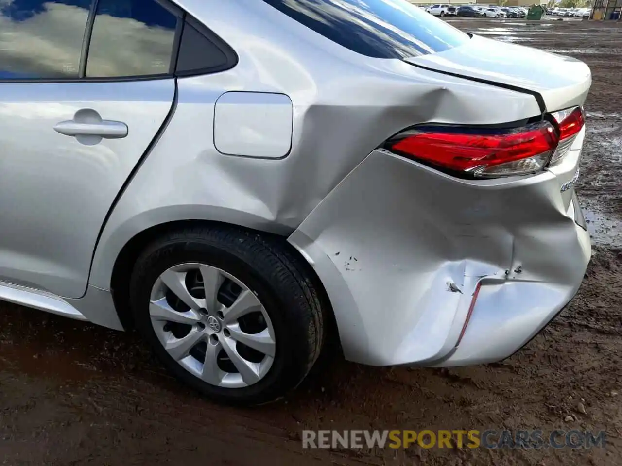 9 Photograph of a damaged car 5YFEPMAE8MP194257 TOYOTA COROLLA 2021