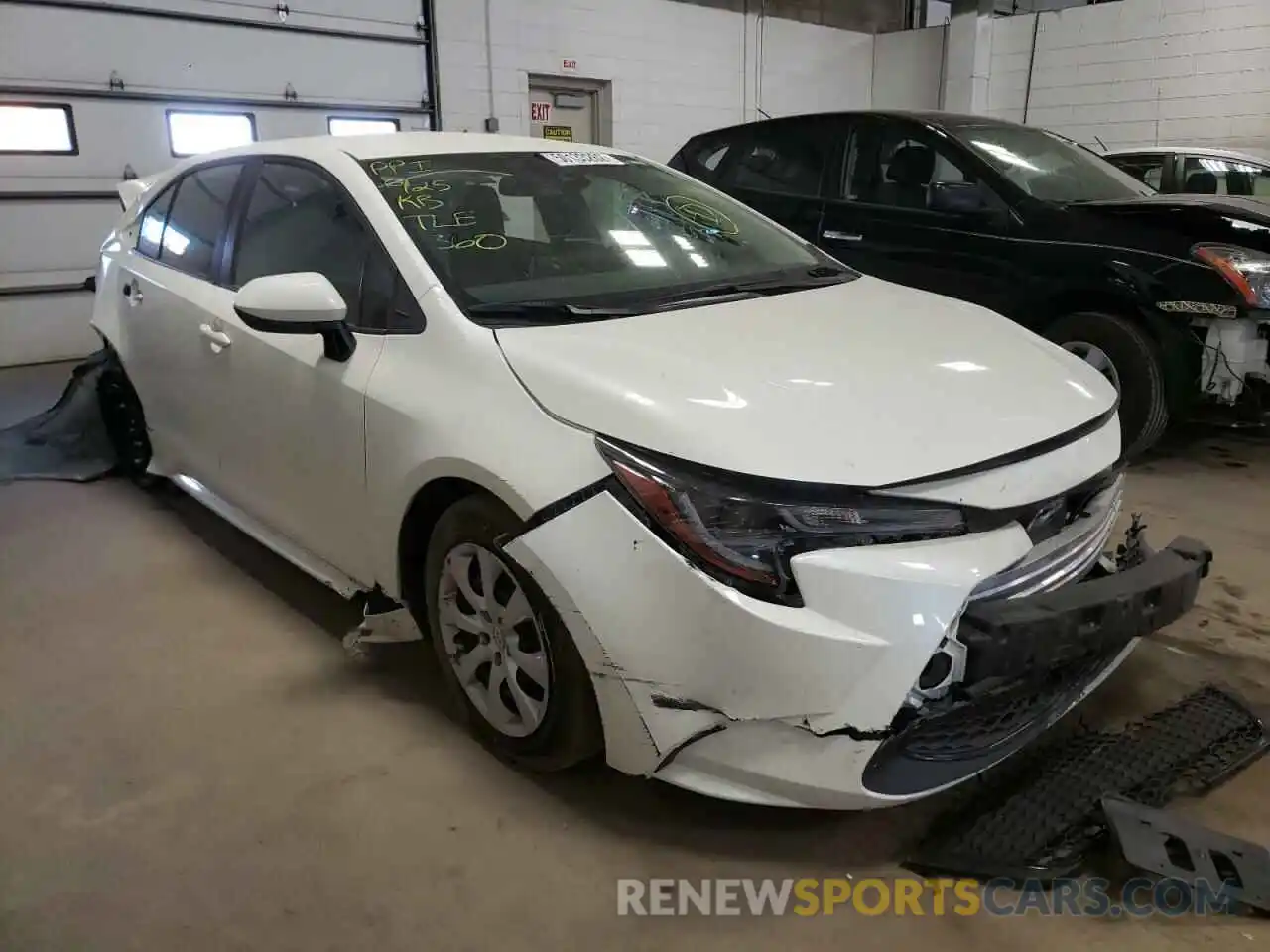 1 Photograph of a damaged car 5YFEPMAE8MP197224 TOYOTA COROLLA 2021