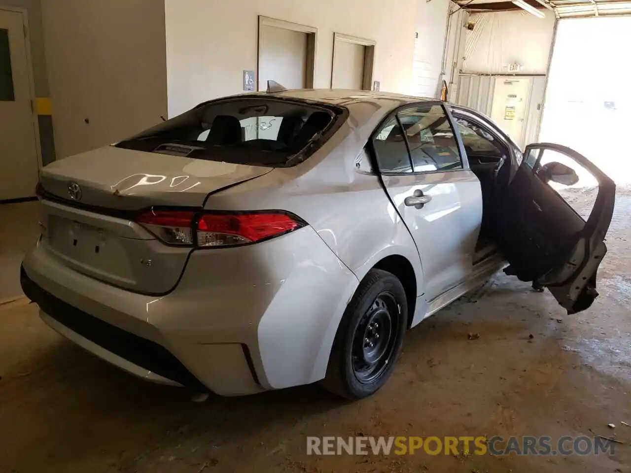 4 Photograph of a damaged car 5YFEPMAE8MP211932 TOYOTA COROLLA 2021