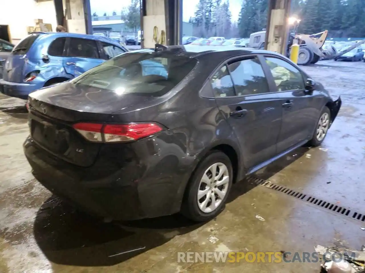 4 Photograph of a damaged car 5YFEPMAE8MP232490 TOYOTA COROLLA 2021