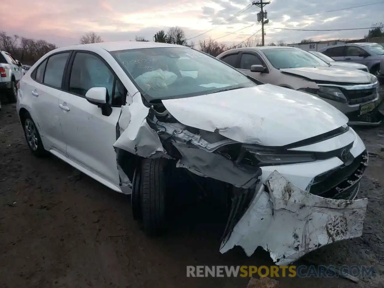 1 Photograph of a damaged car 5YFEPMAE8MP232540 TOYOTA COROLLA 2021