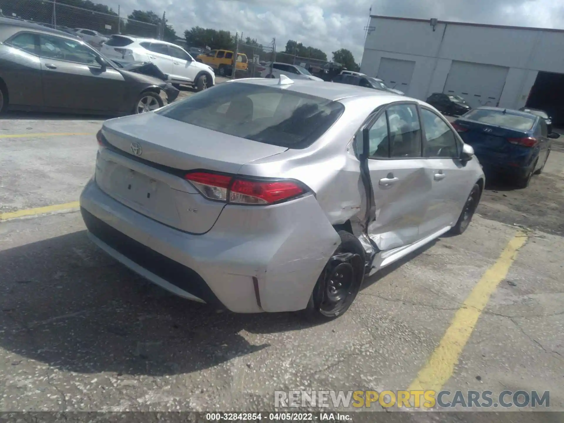 4 Photograph of a damaged car 5YFEPMAE9MP168041 TOYOTA COROLLA 2021