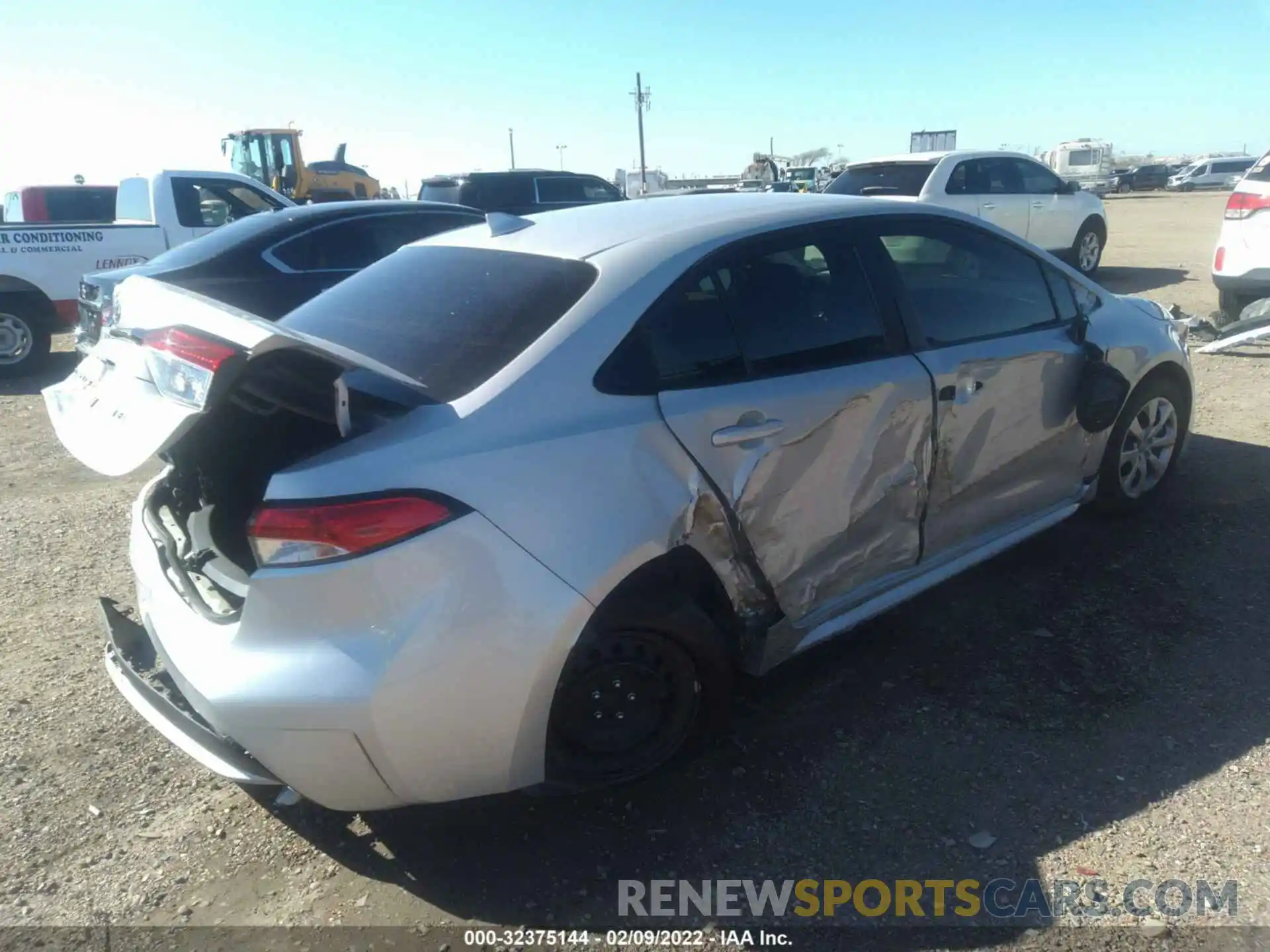 4 Photograph of a damaged car 5YFEPMAE9MP195384 TOYOTA COROLLA 2021