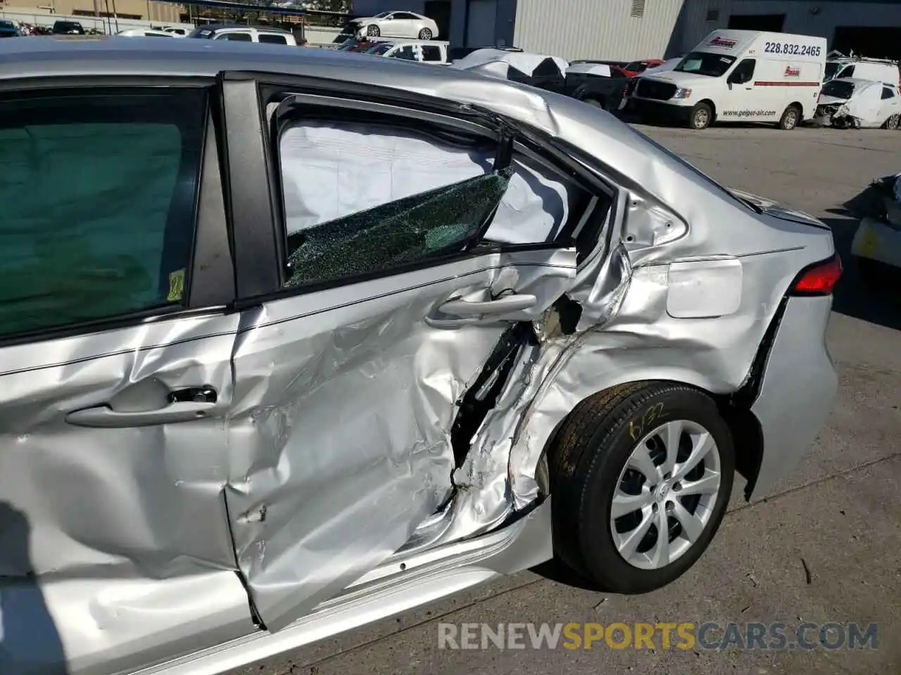 9 Photograph of a damaged car 5YFEPMAEXMP164872 TOYOTA COROLLA 2021