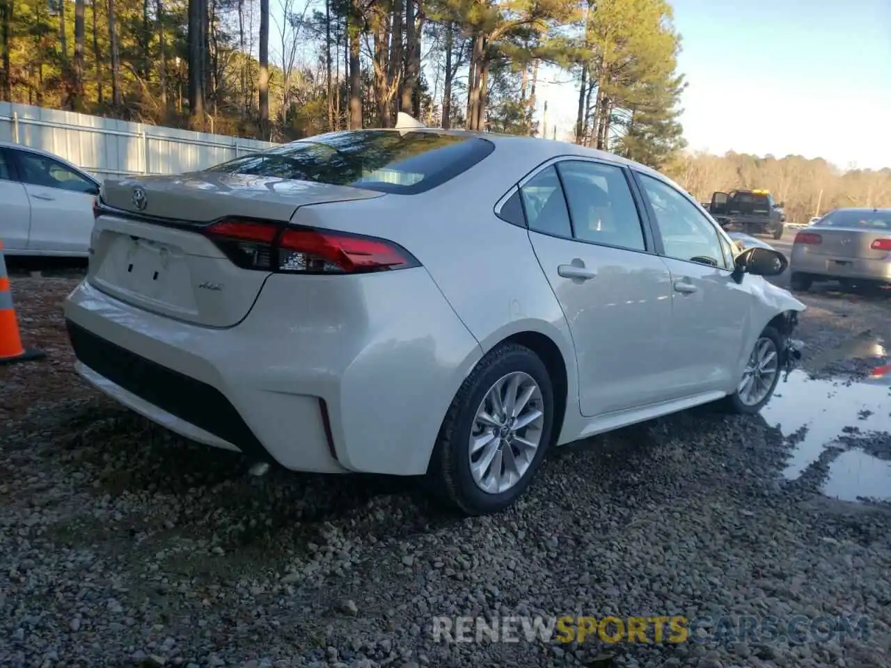 4 Photograph of a damaged car 5YFFPMAE5MP264348 TOYOTA COROLLA 2021