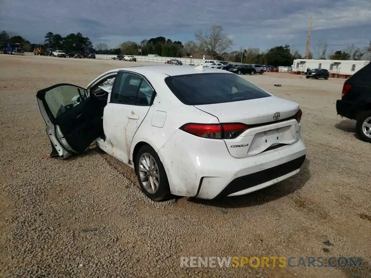 3 Photograph of a damaged car 5YFFPMAE8MP160016 TOYOTA COROLLA 2021