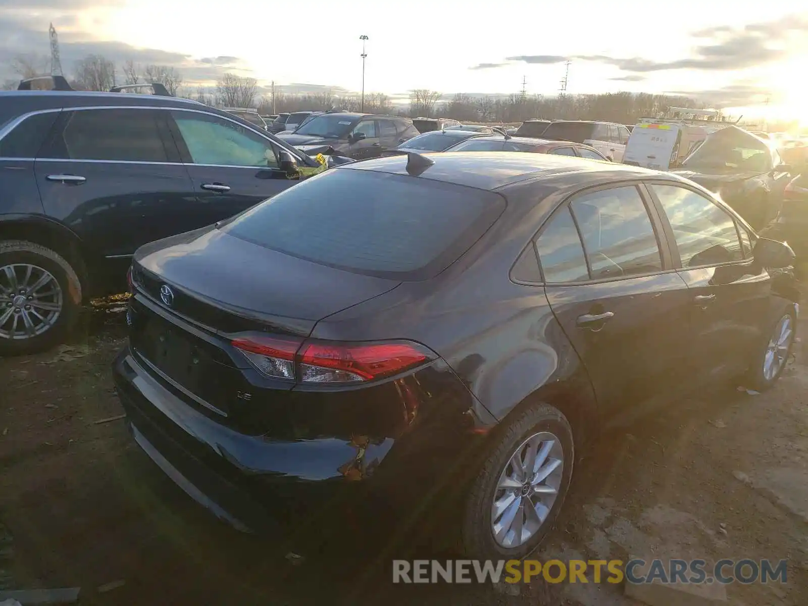 4 Photograph of a damaged car 5YFHPMAE0MP163971 TOYOTA COROLLA 2021