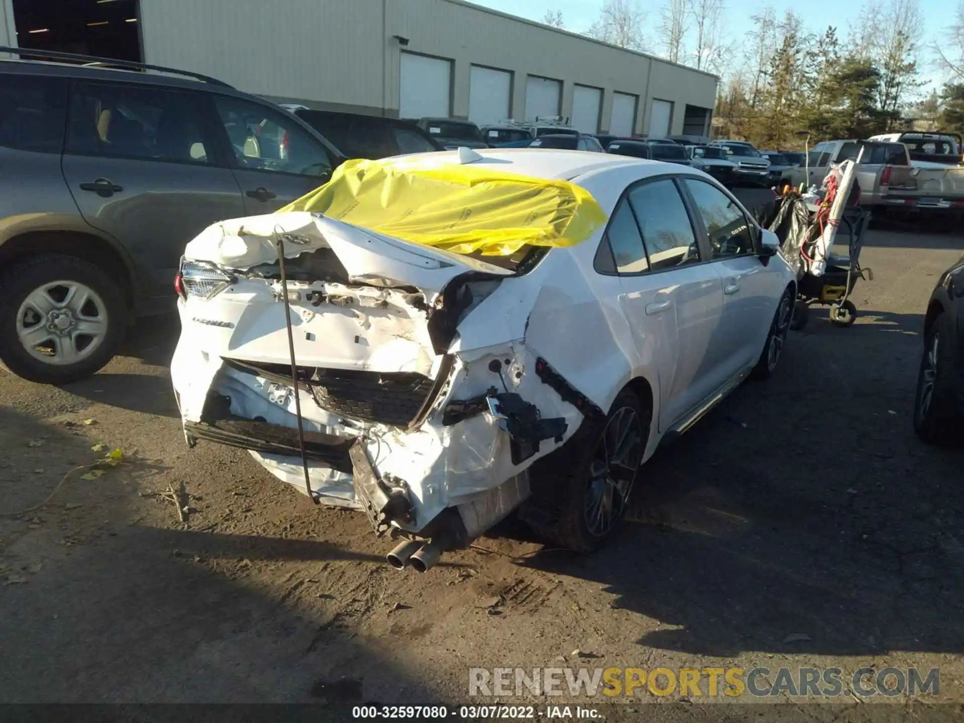 4 Photograph of a damaged car 5YFM4MCE1MP063933 TOYOTA COROLLA 2021