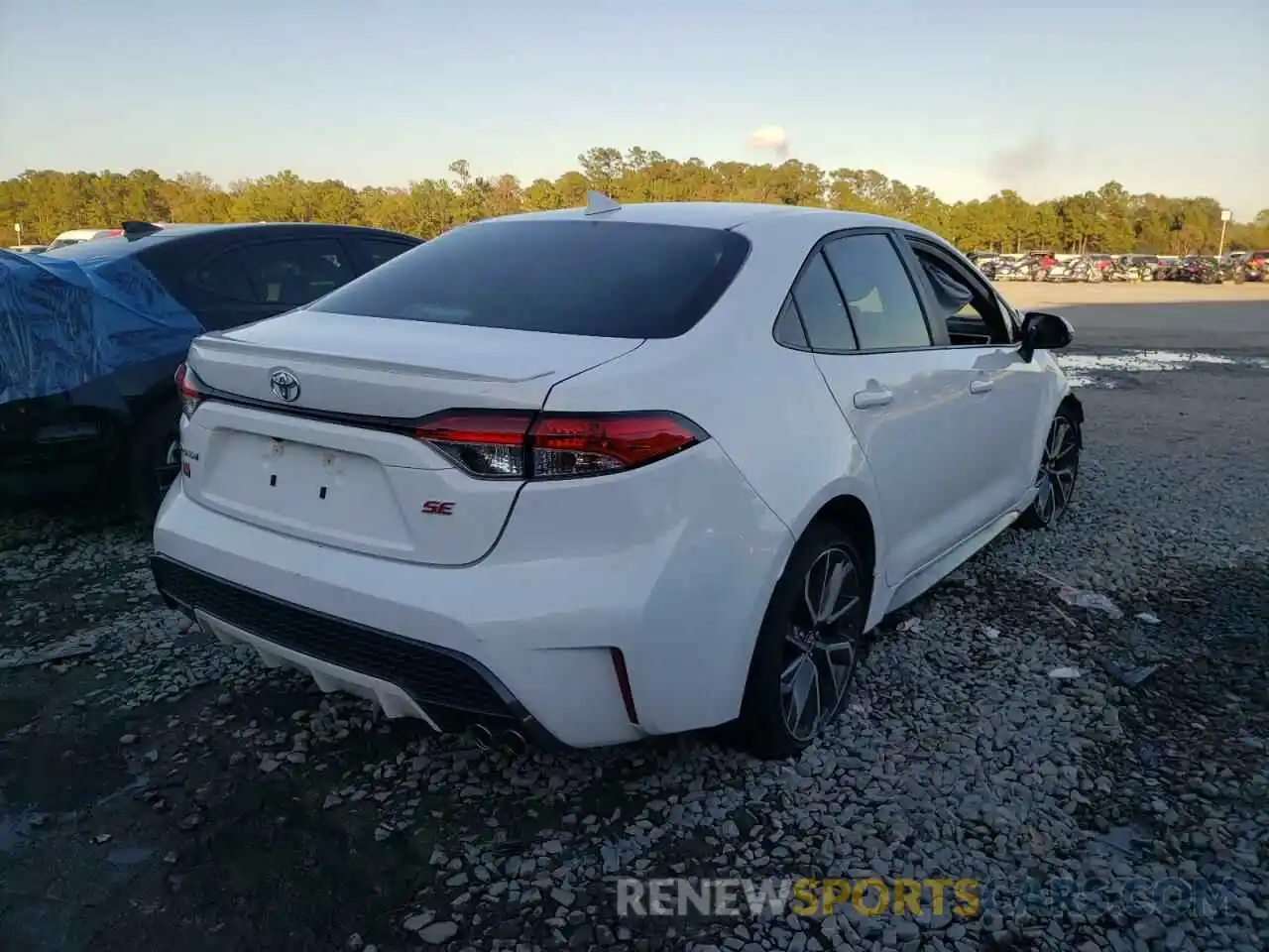 4 Photograph of a damaged car 5YFM4MCE2MP061558 TOYOTA COROLLA 2021