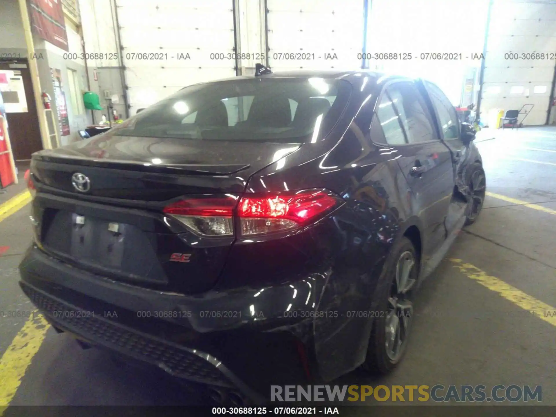 4 Photograph of a damaged car 5YFP4MCE1MP063671 TOYOTA COROLLA 2021