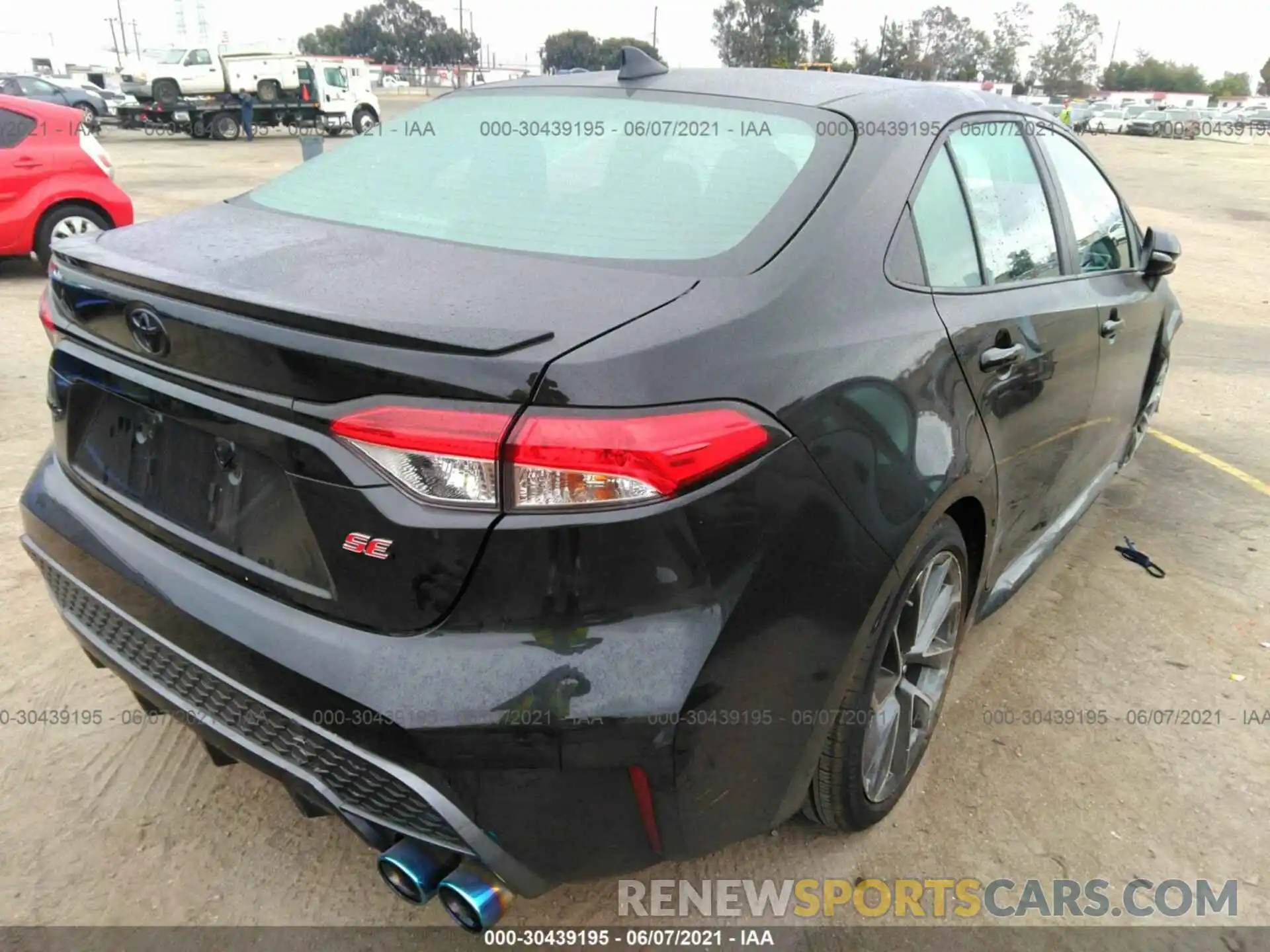 4 Photograph of a damaged car 5YFP4MCE2MP077773 TOYOTA COROLLA 2021