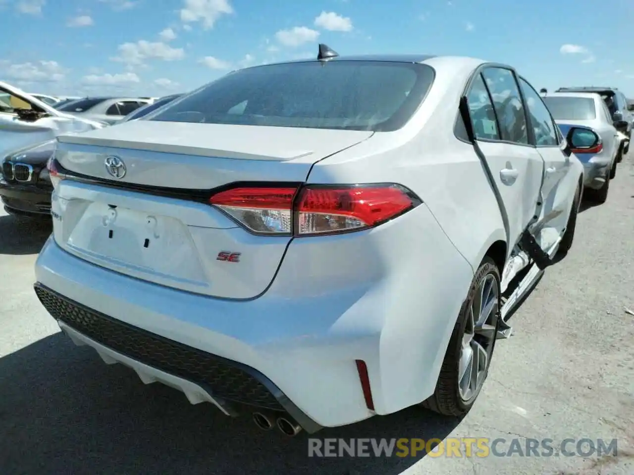 4 Photograph of a damaged car 5YFP4MCE3MP070962 TOYOTA COROLLA 2021