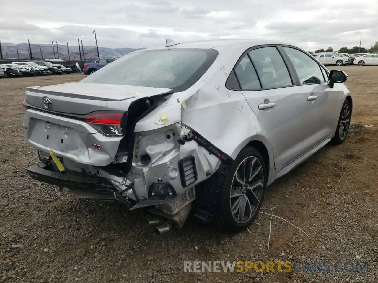 4 Photograph of a damaged car 5YFP4MCE9MP063563 TOYOTA COROLLA 2021