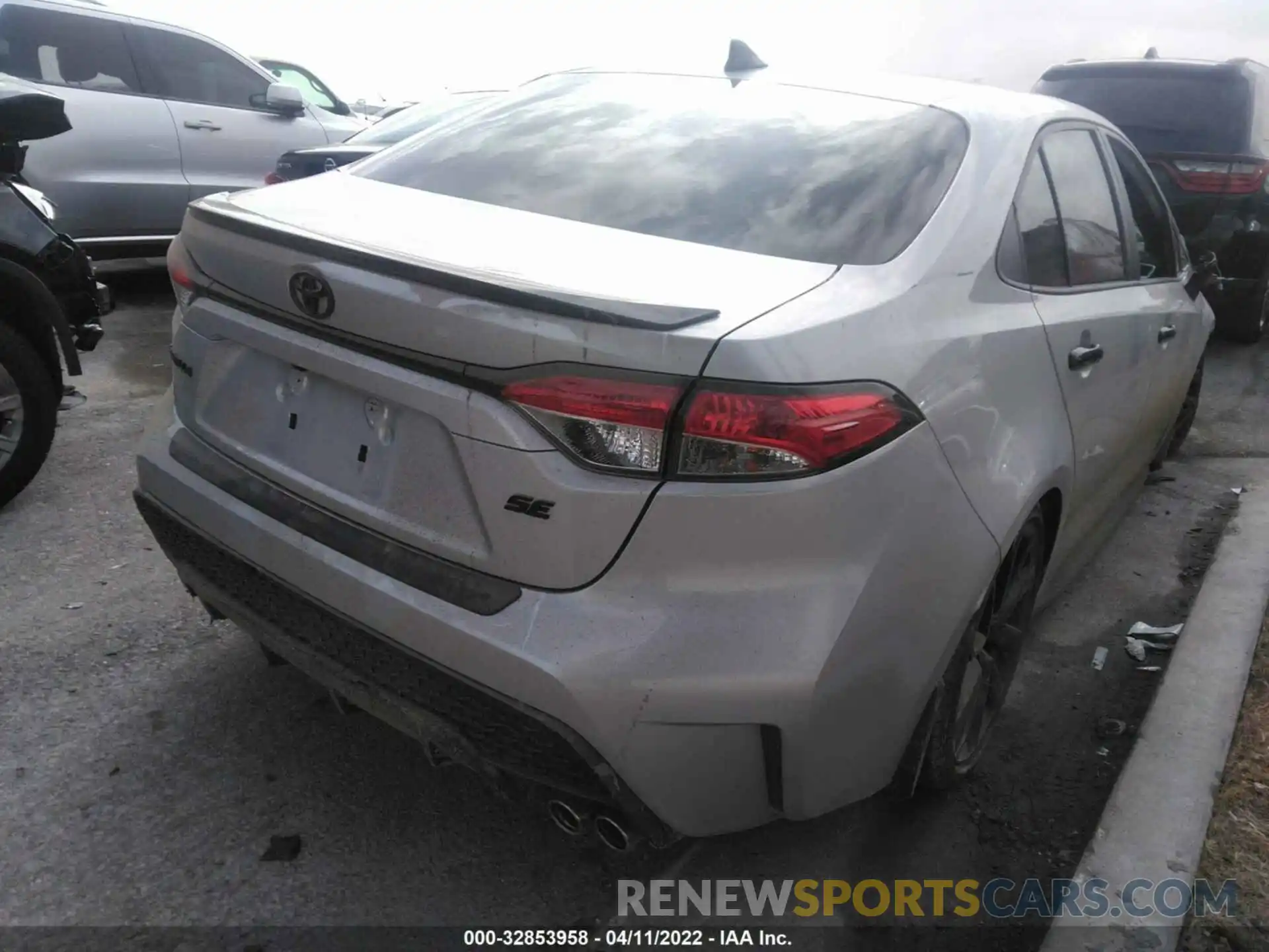 4 Photograph of a damaged car 5YFS4MCE0MP059637 TOYOTA COROLLA 2021